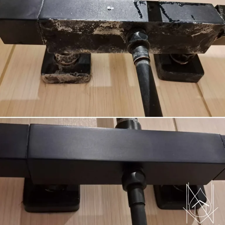 kalkiu-valiklis-pro-duso-kabinos-valymas-nanogo.webp Metalo paviršiaus valymas prieš ir po